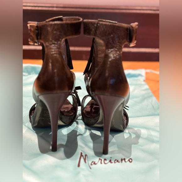 Brand new with dust bag Marciano Fringe heel. Size 5.5 - Picture 3 of 3